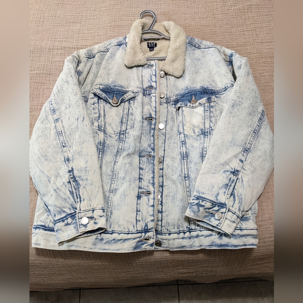 GAP Sherpa light wash denim jacket